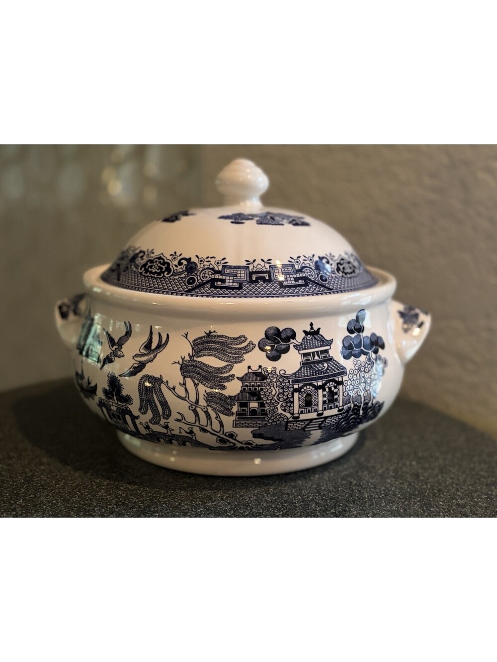 Churchill Willow Blue England Round Covered Vegetable Bowl EUC